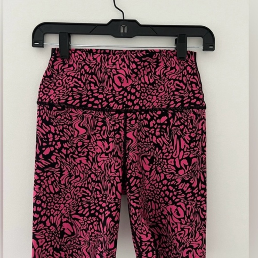 Carbon38 Swirly Leopard Printed Biker Short in pink/black, size small, like new! - Picture 3 of 6